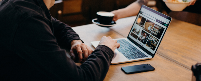 Halo pengunjung website